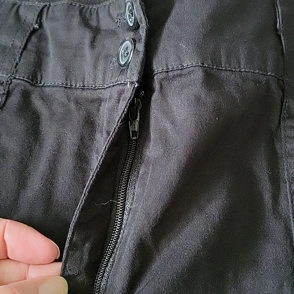 Briggs black lightweight shorts with double button waist and 7.5